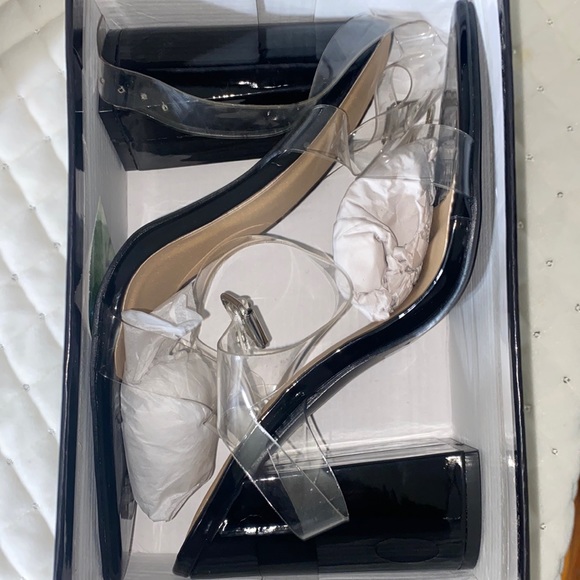 Black heels - Picture 2 of 2